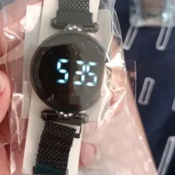 Black Rhinestone Buckle Mesh Belt LED Watch - Picture 4 of 7